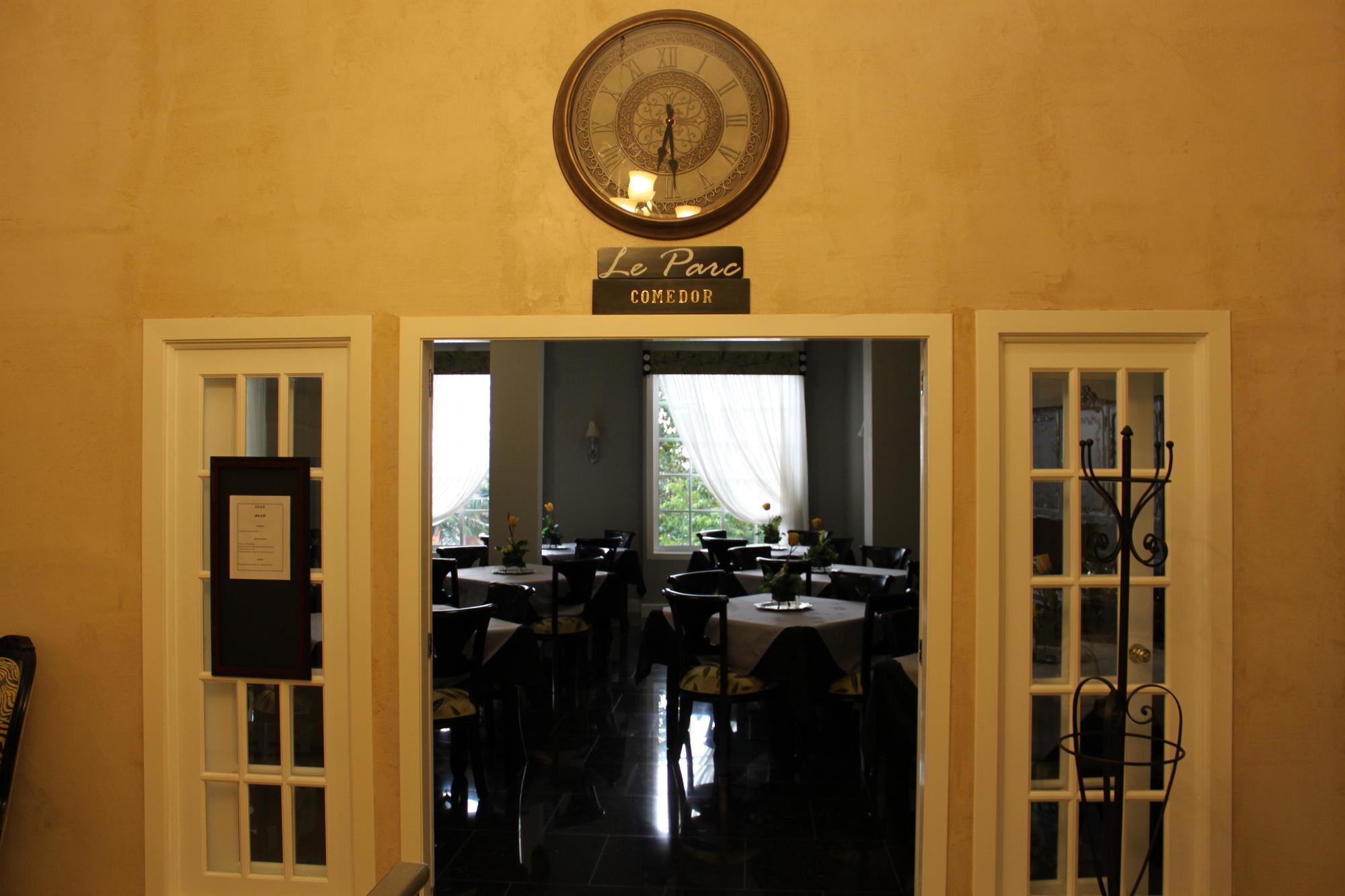 Victoria'S Park Hotel Armenia  Exteriör bild